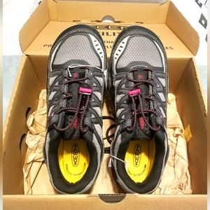 Keen Women's boots size 9.